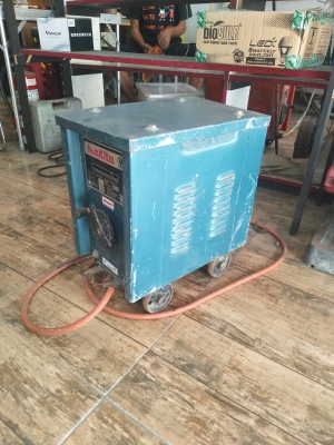 ตู้เชื่อมทองแดง 200 แอมป์ยี่ห้อ makita ของหลุดไม่ได้ใช้ ตู้เชื่อมทองแดง 200 แอมป์ยี่ห้อ makita ของหลุดไม่ได้ใช้