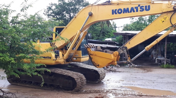 โคมัสสุ pc 200-8Mo 12483 ซม ไฟฟ้าเต็มเครื่องดี