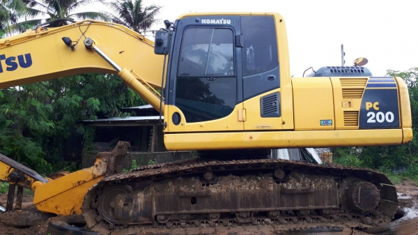 โคมัสสุ pc 200-8Mo 12483 ซม ไฟฟ้าเต็มเครื่องดี