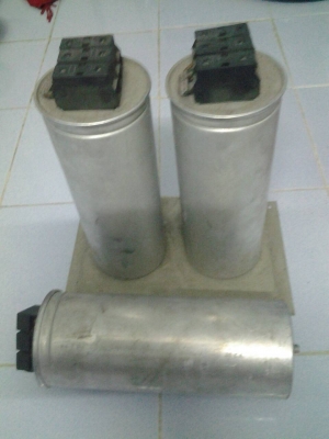 ขาย คาปาซิเตอร์ ไฟสามเฟส 60kva 440vac ตัวใหญ่ มีหลายตัว ขาย คาปาซิเตอร์ ไฟสามเฟส 60kva 440vac ตัวใหญ่ มีหลายตัว
