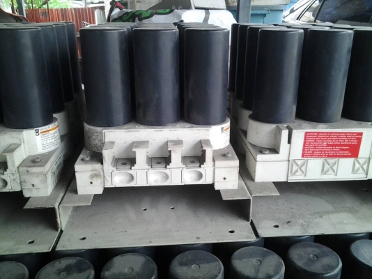 ขาย คาปาซิเตอร์ ไฟสามเฟส 60kva 440vac ตัวใหญ่ มีหลายตัว ขาย คาปาซิเตอร์ ไฟสามเฟส 60kva 440vac ตัวใหญ่ มีหลายตัว
