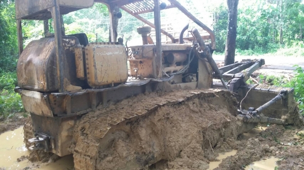 ขายรถแทรคเตอร์ KOMATSU D50A-15 ห้องเลี้ยวแห้ง ราคา 350000