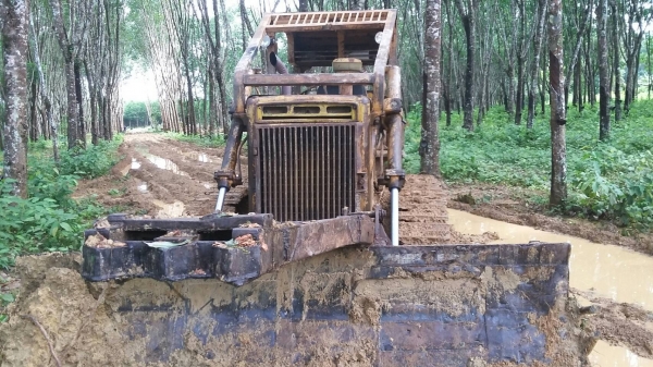 ขายรถแทรคเตอร์ KOMATSU D50A-15 ห้องเลี้ยวแห้ง ราคา 350000 ขายรถแทรคเตอร์ KOMATSU D50A-15 ห้องเลี้ยวแห้ง ราคา 350000
