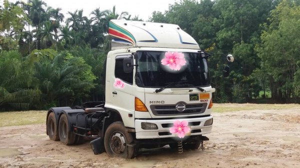 ขายรถบรรทุก 10 ล้อหัวลาก HINO MEGA 320 แรงม้าปี 2546 หางพื้นเรียบสามมิตร 3 เพลา ราคา 1300000