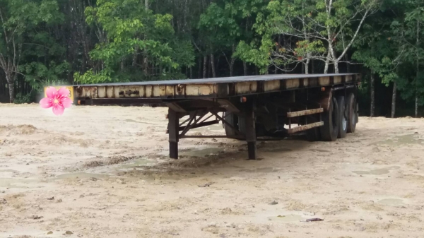 ขายรถบรรทุก 10 ล้อหัวลาก HINO MEGA 320 แรงม้าปี 2546 หางพื้นเรียบสามมิตร 3 เพลา ราคา 1300000