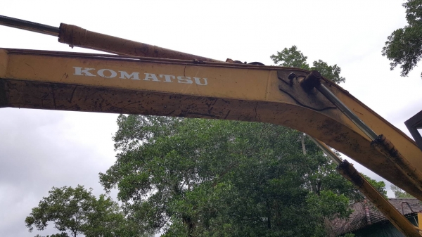 ขายรถแบคโฮ KOMATSU PC200-5 ราคา 300000