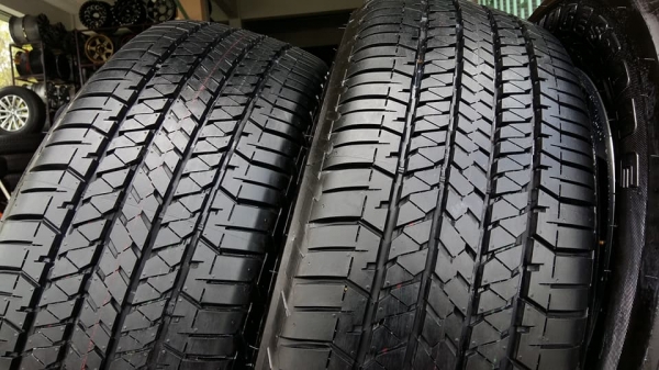 ขายล้อแม็กป้ายแดง dmax 18" พร้อมยางปี17 สนใจติดต่อร้าน ก.เจริญการยางครับ 081-3747940