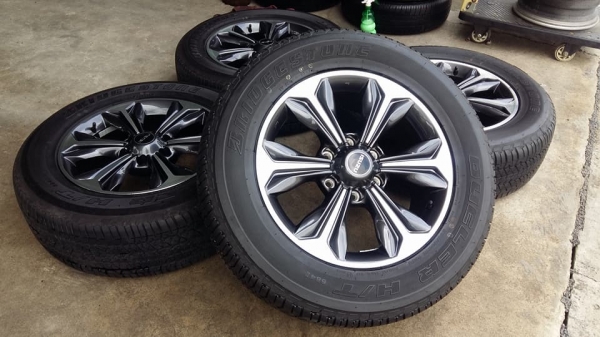 ขายล้อแม็กป้ายแดง dmax 18" พร้อมยางปี17 สนใจติดต่อร้าน ก.เจริญการยางครับ 081-3747940