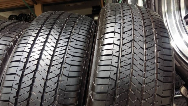 ขายยางป้ายแดง bridgestone dueler h/t 684ll 255/60r18 ยางปี17 สนใจติดต่อร้าน ก.เจริญการยางครับ 081-3747940