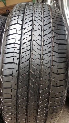 ขายยางป้ายแดง bridgestone dueler h/t 684ll 255/60r18 ยางปี17 สนใจติดต่อร้าน ก.เจริญการยางครับ 081-3747940