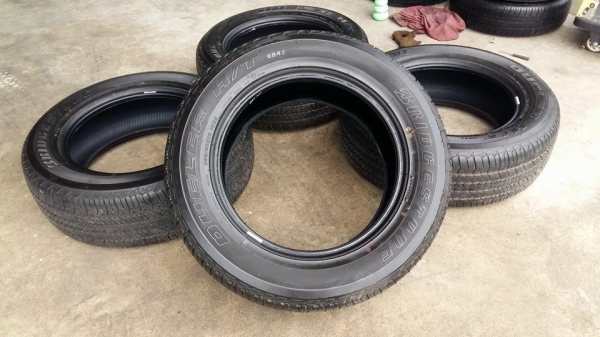 ขายยางป้ายแดง bridgestone dueler h/t 684ll 255/60r18 ยางปี17 สนใจติดต่อร้าน ก.เจริญการยางครับ 081-3747940