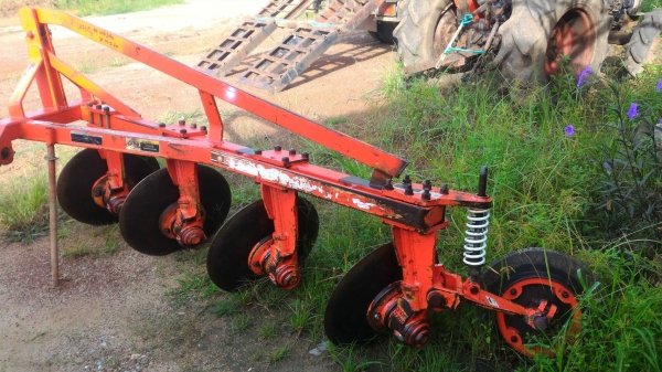 ขายผานบุกเบิก รุ่น DP224F ตราช้าง ของ KUBOTA สภาพดี ราคา 22,000  สนใจโทรคุยกันก่อนได้ครับ  ร้านสามย่านแทรคเตอร์ อ.แกลง จ.ระยอง โทร 0818618678 ,0899347475 id line=0818618678 id line=0917315475