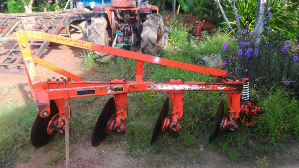 ขายผานบุกเบิก รุ่น DP224F ตราช้าง ของ KUBOTA สภาพดี ราคา 22,000  สนใจโทรคุยกันก่อนได้ครับ  ร้านสามย่านแทรคเตอร์ อ.แกลง จ.ระยอง โทร 0818618678 ,0899347475 id line=0818618678 id line=0917315475