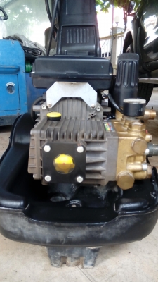 เครื่องอัดฉัดแรงสูง 130 bar made in itaryสภาพสวยพร้อมใช้งาน เครื่องอัดฉัดแรงสูง 130 bar made in itaryสภาพสวยพร้อมใช้งาน