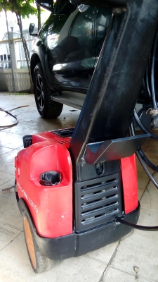 เครื่องอัดฉัดแรงสูง 130 bar made in itaryสภาพสวยพร้อมใช้งาน เครื่องอัดฉัดแรงสูง 130 bar made in itaryสภาพสวยพร้อมใช้งาน