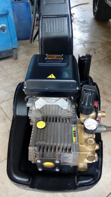 เครื่องอัดฉัดแรงสูง 130 bar made in itaryสภาพสวยพร้อมใช้งาน