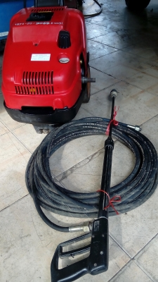 เครื่องอัดฉัดแรงสูง 130 bar made in itaryสภาพสวยพร้อมใช้งาน เครื่องอัดฉัดแรงสูง 130 bar made in itaryสภาพสวยพร้อมใช้งาน