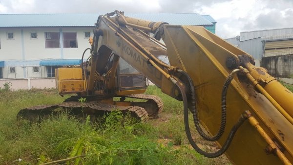 ขาย รถแบคโฮ KOMATSU PC200-3 เครื่องเดิม ปั้มดี ช่วงล่าง 70\% เอกสารใบซื้อขาย ราคาคุยกันได้ครับ