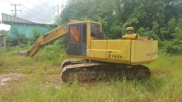 ขาย รถแบคโฮ KOMATSU PC200-3 เครื่องเดิม ปั้มดี ช่วงล่าง 70\% เอกสารใบซื้อขาย ราคาคุยกันได้ครับ