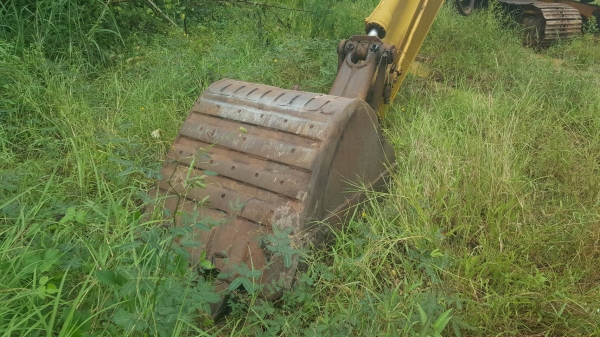 ขาย รถแบคโฮ KOMATSU PC200-3 เครื่องเดิม ปั้มดี ช่วงล่าง 70\% เอกสารใบซื้อขาย ราคาคุยกันได้ครับ