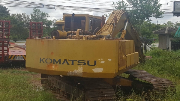 ขาย รถแบคโฮ KOMATSU PC200-3 เครื่องเดิม ปั้มดี ช่วงล่าง 70\% เอกสารใบซื้อขาย ราคาคุยกันได้ครับ