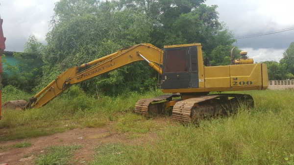 ขาย รถแบคโฮ KOMATSU PC200-3 เครื่องเดิม ปั้มดี ช่วงล่าง 70\% เอกสารใบซื้อขาย ราคาคุยกันได้ครับ