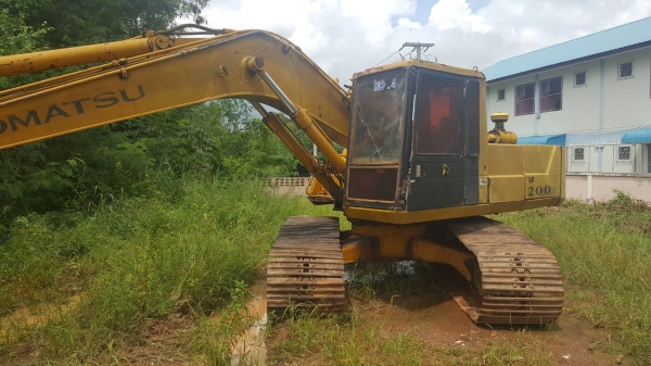 ขาย รถแบคโฮ KOMATSU PC200-3 เครื่องเดิม ปั้มดี ช่วงล่าง 70\% เอกสารใบซื้อขาย ราคาคุยกันได้ครับ