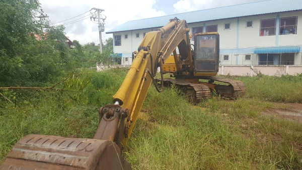 ขาย รถแบคโฮ KOMATSU PC200-3 เครื่องเดิม ปั้มดี ช่วงล่าง 70\% เอกสารใบซื้อขาย ราคาคุยกันได้ครับ