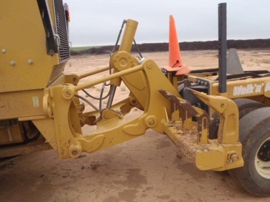 CAT 140M ปี2010 ใช้งาน6,800ชม. รถอยู่อเมริกา นำเข้าง่ายๆครับ ราคาดีๆ  รอของไม่นาน 092-929-9942 ธีรเทพ (แบงค์)