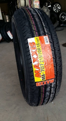 ยางใหม่ปี17 maxxis ma-707 215/70r16 สนใจติดต่อ ร้าน ก.เจริญการยางครับ 081-3747940