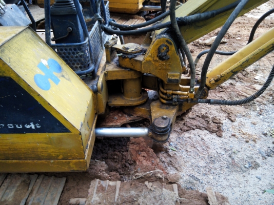 ขายรถแบคโฮ KOMATSU PC40-6 ตัวเดินรุ่น 1 มีระบบหัวกระแทก ราคา 260000
