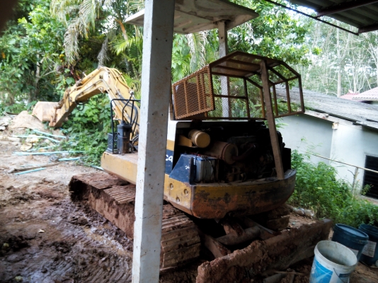 ขายรถแบคโฮ KOMATSU PC40-6 ตัวเดินรุ่น 1 มีระบบหัวกระแทก ราคา 260000 ขายรถแบคโฮ KOMATSU PC40-6 ตัวเดินรุ่น 1 มีระบบหัวกระแทก ราคา 260000