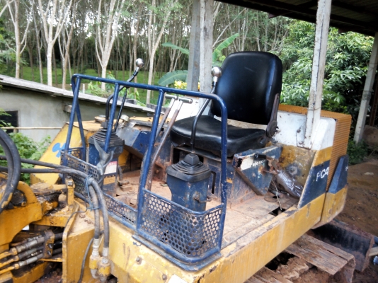 ขายรถแบคโฮ KOMATSU PC40-6 ตัวเดินรุ่น 1 มีระบบหัวกระแทก ราคา 260000