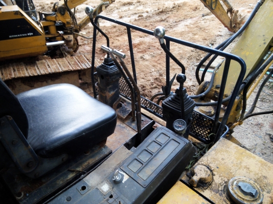 ขายรถแบคโฮ KOMATSU PC40-6 ตัวเดินรุ่น 1 มีระบบหัวกระแทก ราคา 260000