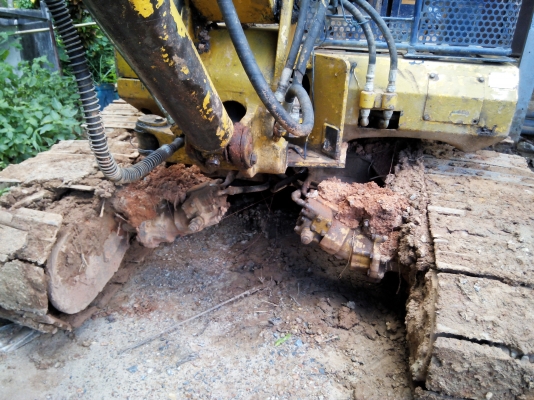ขายรถแบคโฮ KOMATSU PC40-6 ตัวเดินรุ่น 1 มีระบบหัวกระแทก ราคา 260000 ขายรถแบคโฮ KOMATSU PC40-6 ตัวเดินรุ่น 1 มีระบบหัวกระแทก ราคา 260000