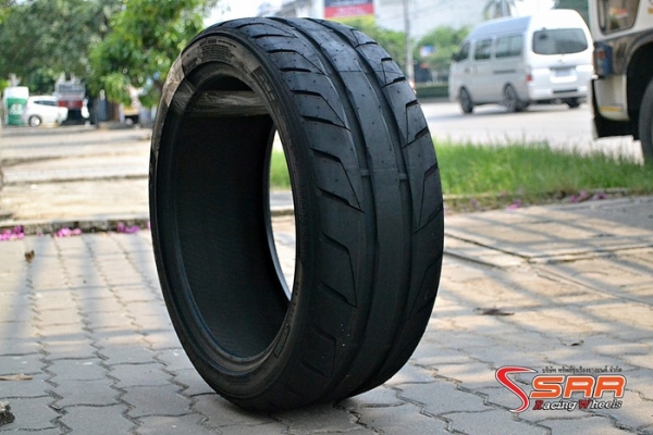 NITTO NT05 235/40R18 ปี14 เส้นละ 3,500 บาท