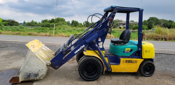 ขายด่วนรถตักยกดีเซลKOMATSUFG15ยก1.5คิวยางตัน6เส้นยกส่ง3.70เมตรยางหน้าคู้เกียรธรรมดาคับดีรถนอกเพิ่งนำเข้ายังไม่เคยไช้งานในไทยเลย