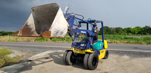 ขายด่วนรถตักยกดีเซลKOMATSUFG15ยก1.5คิวยางตัน6เส้นยกส่ง3.70เมตรยางหน้าคู้เกียรธรรมดาคับดีรถนอกเพิ่งนำเข้ายังไม่เคยไช้งานในไทยเลย