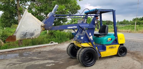 ขายด่วนรถตักยกดีเซลKOMATSUFG15ยก1.5คิวยางตัน6เส้นยกส่ง3.70เมตรยางหน้าคู้เกียรธรรมดาคับดีรถนอกเพิ่งนำเข้ายังไม่เคยไช้งานในไทยเลย