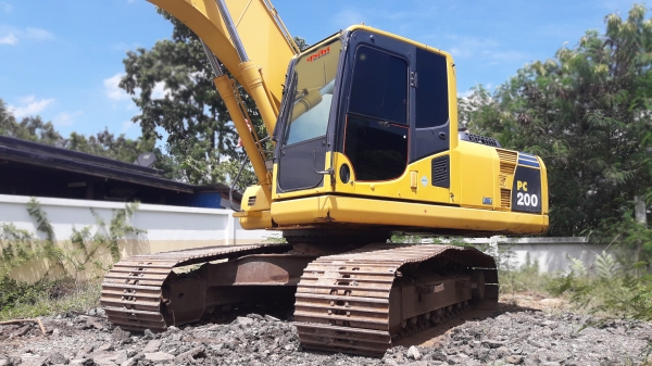 ขายรถแบ็คโฮ KOMATSU PC200-8 สภาพพร้อมใช้งาน ส่งฟรีถึงบ้าน