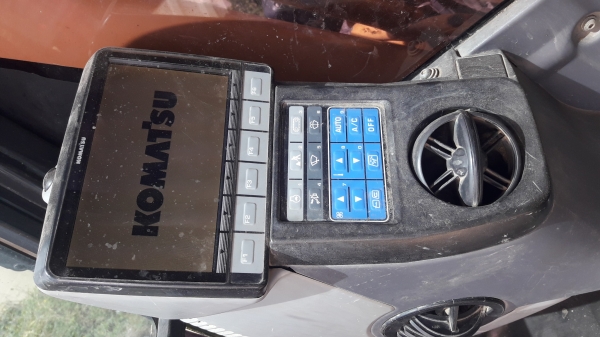 ขายรถแบ็คโฮ KOMATSU PC200-8 สภาพพร้อมใช้งาน ส่งฟรีถึงบ้าน