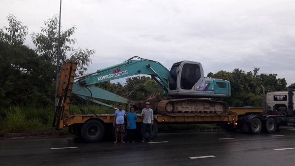 ขายรถแบ็คโฮ KOBELCO SK200-6 YN07 เก่านอกผ่านการใช้งานในไทย  สภาพดี ระบบทำงานสมบูรณ์ราคาไม่แรง