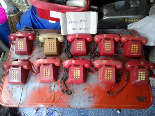 ขายเหมาโทรศัพท์เก่า ไว้ตกแต่งบ้าน 10 เครื่อง /ตู้โชว์บุหรี่ 1500-2200 บาท