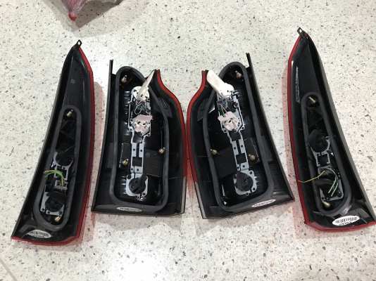 ไฟท้าย VOLVO V70 เก่าญี่ปุ่นเเท้ครบชุด4ชิ้นหลอดไฟครบ