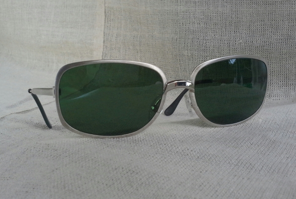 แว่นตา นีโอ - คลาสสิค ในตำนาน 'ราชสีห์เงิน' เฟรนช์วินเทจยุค '60s Vintage ESSEL handmade in France แว่นตา นีโอ - คลาสสิค ในตำนาน 'ราชสีห์เงิน' เฟรนช์วินเทจยุค '60s Vintage ESSEL handmade in France