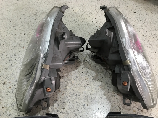 ไฟหน้าพร้อมไฟมุม TOYOTA GRANVIA หน้าหนูเก่าญี่ปุ่นเเท้สภาพสวย