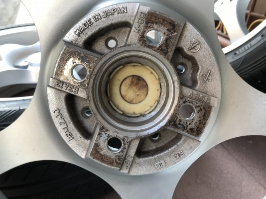 ล้อเเท้ ENKEI 16กว้าง7นิ้วอ๊อฟ32 4รู100สีเดิมๆยุ่นติดยางปี12ดอกเเน่นๆใส่วิ่งได้เรยครับ