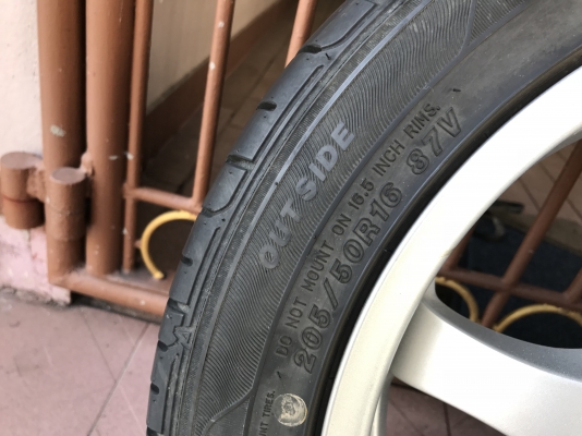 ล้อเเท้ ENKEI 16กว้าง7นิ้วอ๊อฟ32 4รู100สีเดิมๆยุ่นติดยางปี12ดอกเเน่นๆใส่วิ่งได้เรยครับ