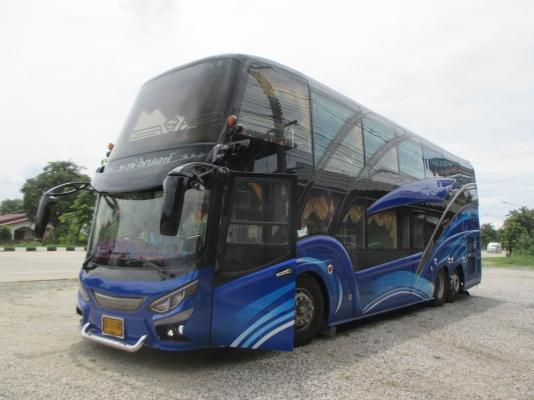 รถทัวร์  8  ล้อ  ISUZU