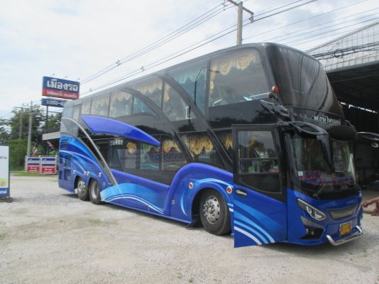 รถทัวร์  8  ล้อ  ISUZU